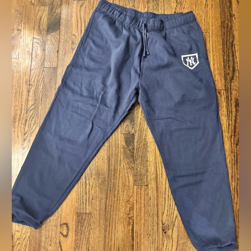 Majestic Navy Joggers with New York Yankees